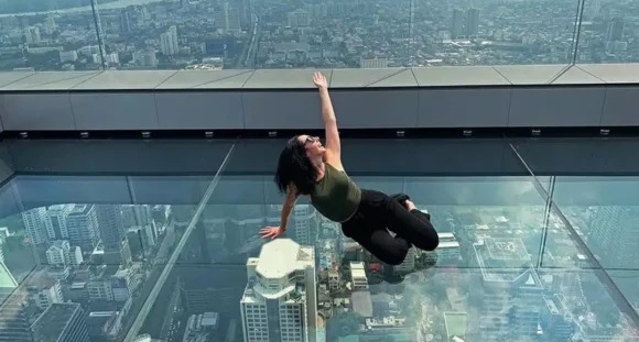 MAHANAKHON SKYWALK(Skywalk Daytime Ticket (10:00-15:30) PICK UP AND DROP BANGKOK HOTEL